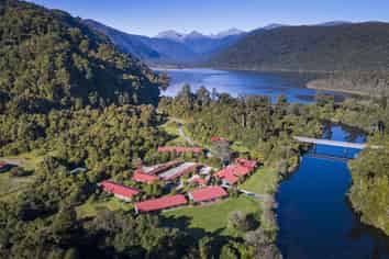 Lake Moeraki Wilderness Lodge