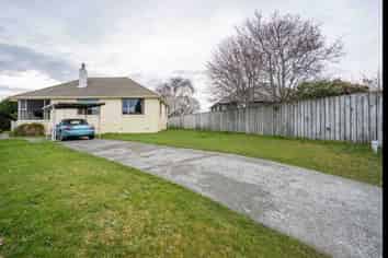 66 Adamson Crescent, Glengarry