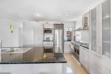 6 Youth Street, Mount Roskill