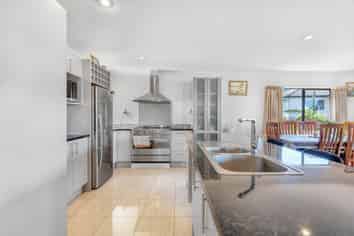 6 Youth Street, Mount Roskill