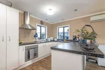 54A Shamrock Street, Takaro