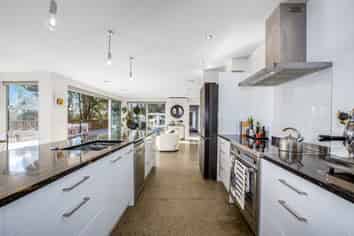 140 Anlaby Road, Paraparaumu