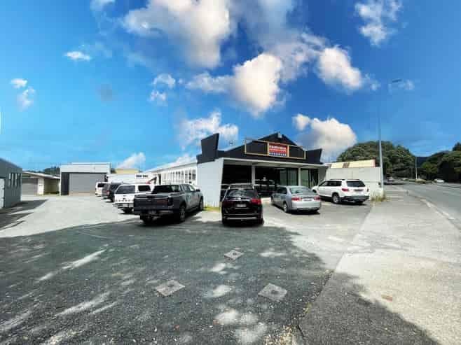 High profile workshop and office – Available now