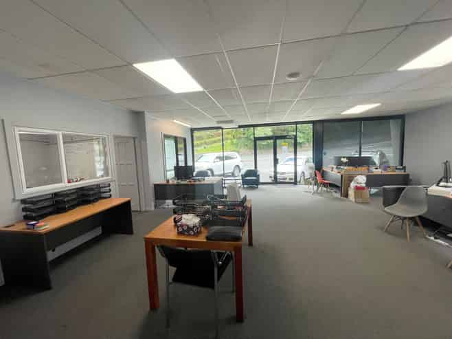 High profile workshop and office – Available now