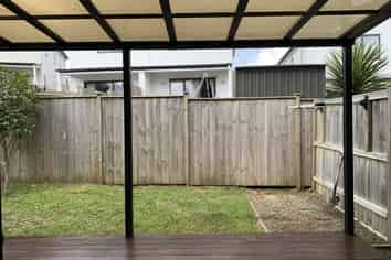 1/18 Kaimai Avenue, Massey