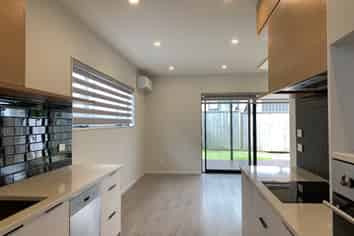 1/18 Kaimai Avenue, Massey