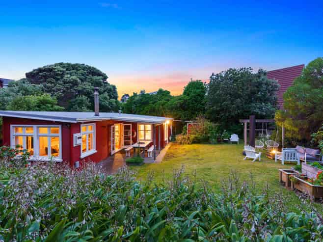 42 Field Way, WAIKANAE BEACH