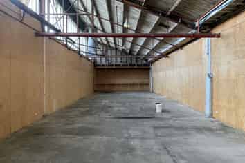 Affordable 230m2 Industrial Unit | Sawtooth