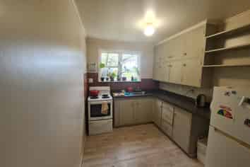 7 Chaucer Way, Karori