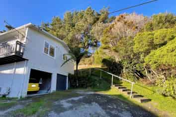 7 Chaucer Way, Karori