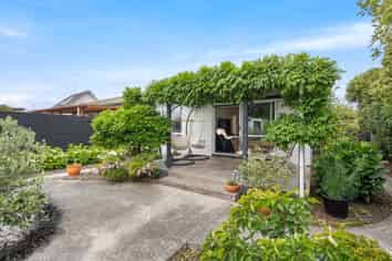 2/101 Bayswater Crescent, Bromley