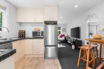 2/101 Bayswater Crescent, Bromley