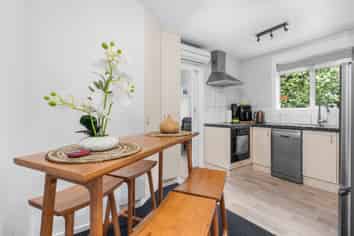 2/101 Bayswater Crescent, Bromley