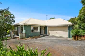19b Landow Place (off Parrs Cross Road), Henderson