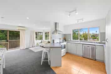 19b Landow Place (off Parrs Cross Road), Henderson