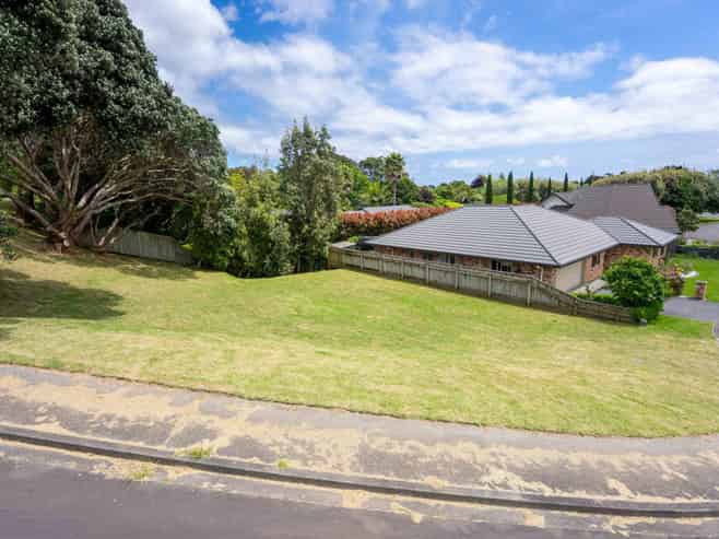 7 Fairway Oaks Drive, WAIKANAE BEACH