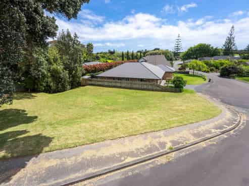 7 Fairway Oaks Drive, WAIKANAE BEACH