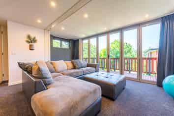 34 Hill View Crescent, Highfield