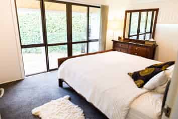 19 Pyatt Crescent, Saint Johns