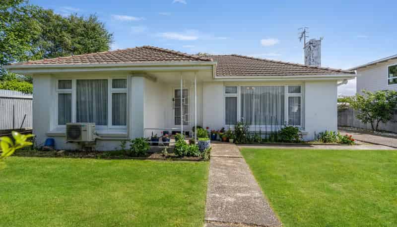 586 Tay street, Hawthorndale