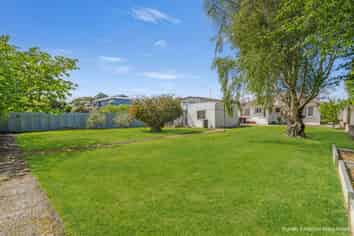 586 Tay street, Hawthorndale