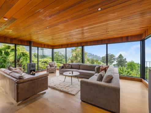 6 Merlincote Crescent, Governors Bay