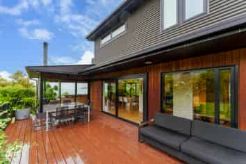 6 Merlincote Crescent, Governors Bay