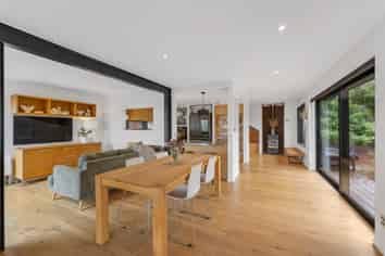 6 Merlincote Crescent, Governors Bay