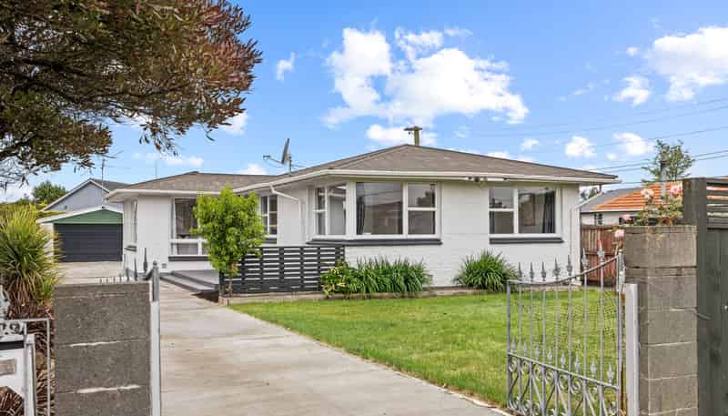 379 Breezes Road, Aranui