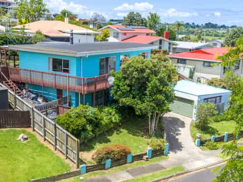 104 Hays Place, Thames