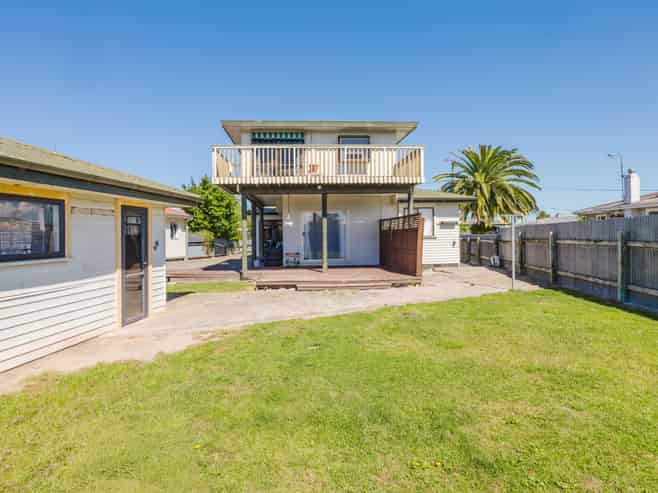 13 Harold Holt Avenue, Onekawa