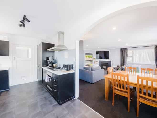 13 Harold Holt Avenue, Onekawa