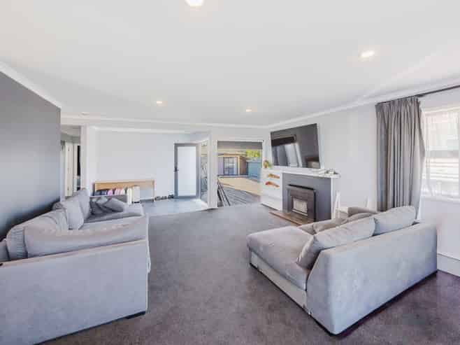 13 Harold Holt Avenue, Onekawa