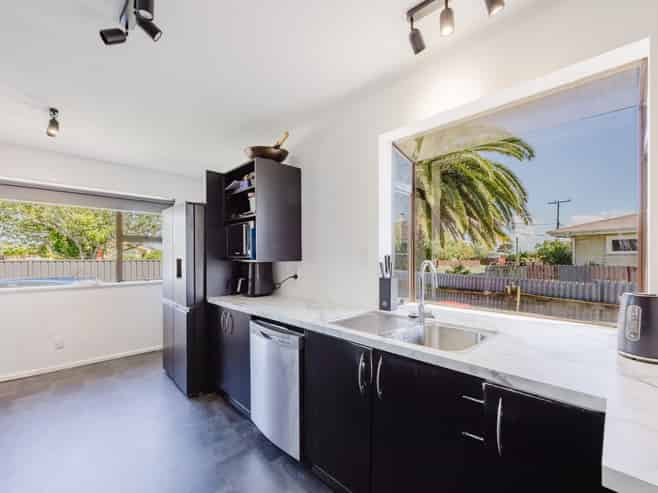 13 Harold Holt Avenue, Onekawa