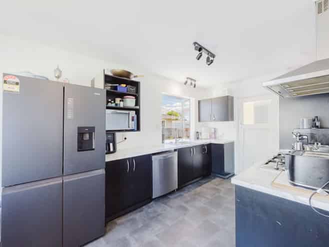 13 Harold Holt Avenue, Onekawa