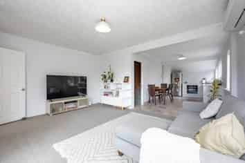 8 Withers Road, Glen Eden