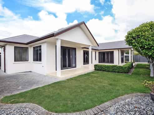 80 Merlot Drive, Greenmeadows