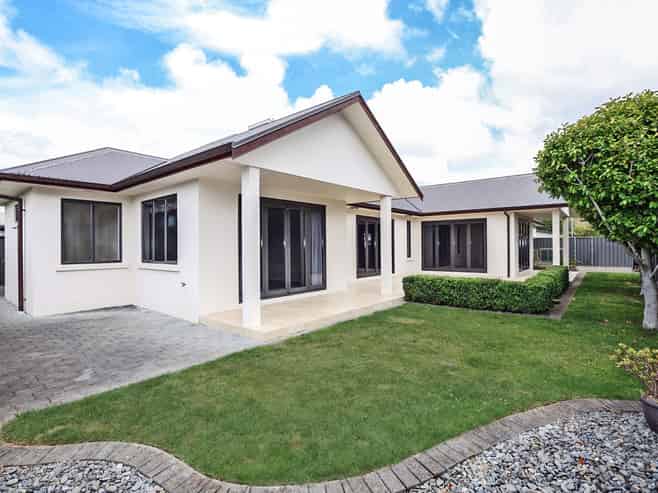 80 Merlot Drive, Greenmeadows