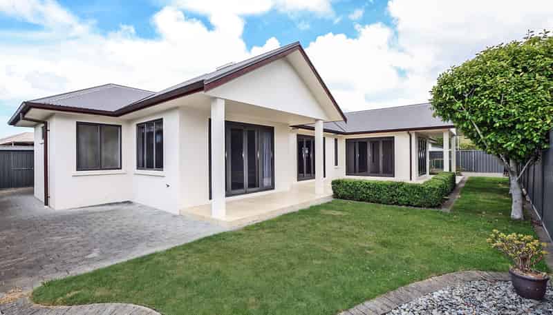 80 Merlot Drive, Greenmeadows