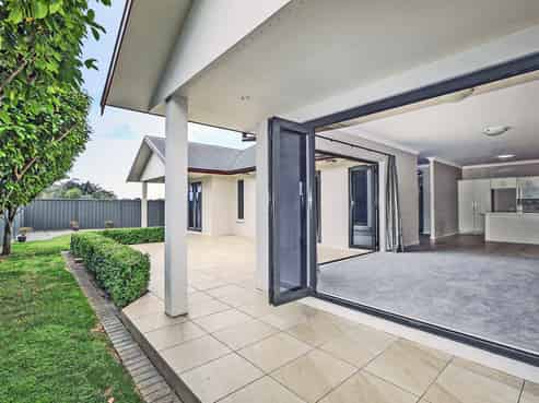 80 Merlot Drive, Greenmeadows