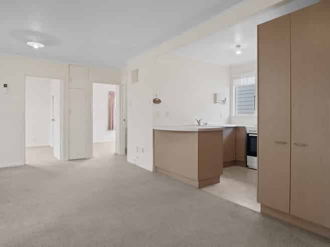 B/71 Commercial Road, Helensville