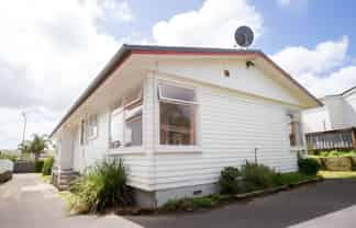 B/71 Commercial Road, Helensville