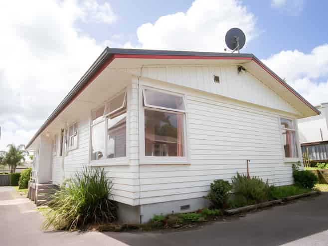 B/71 Commercial Road, Helensville