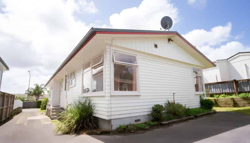 B/71 Commercial Road, Helensville