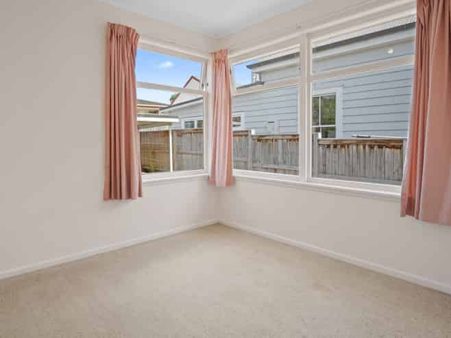 B/71 Commercial Road, Helensville