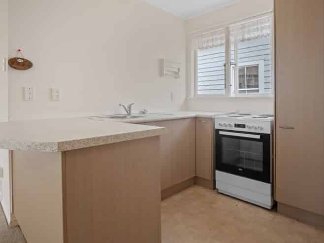 B/71 Commercial Road, Helensville