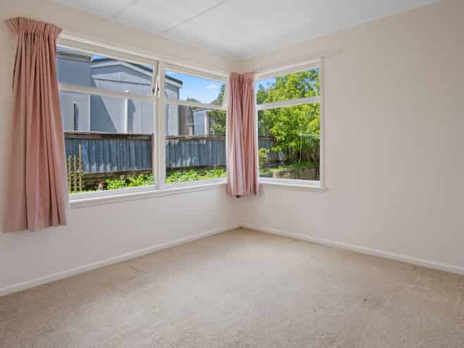 B/71 Commercial Road, Helensville