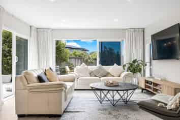 15 Somerset Place, Stanmore Bay