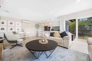 15 Somerset Place, Stanmore Bay