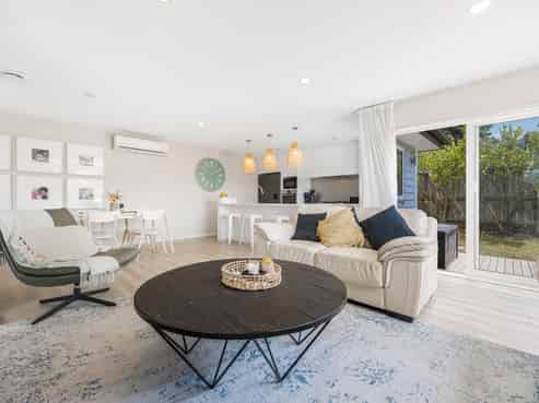 15 Somerset Place, Stanmore Bay